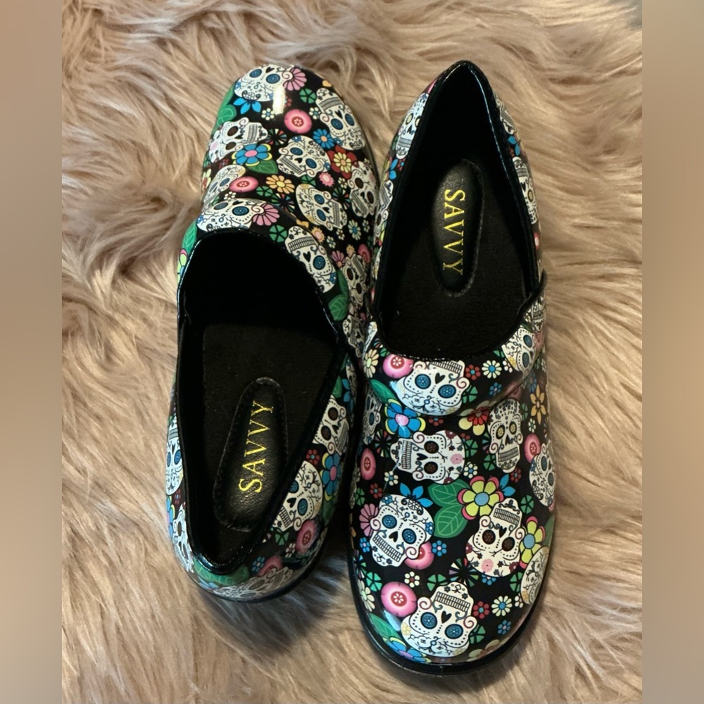#Savvy Sugar Skull Clogs - Size 8.5 Comfortable nurse - Picture 4 of 5